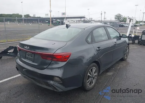 2023 Kia Forte Lxs z USA, uszkodzony, nr VIN 3KPF24AD8PE555972